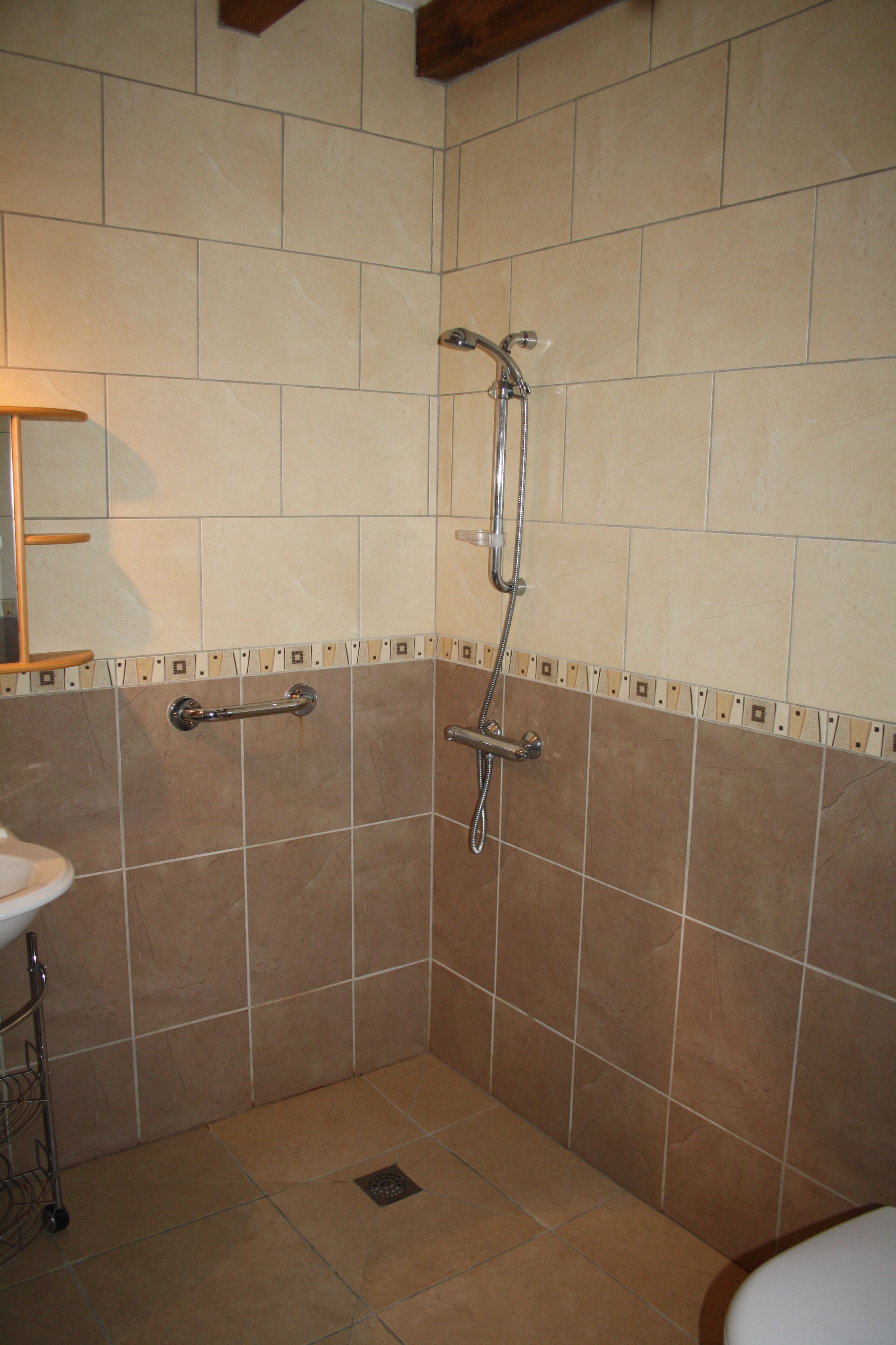 Douche, sèche-cheveux, papier toilette