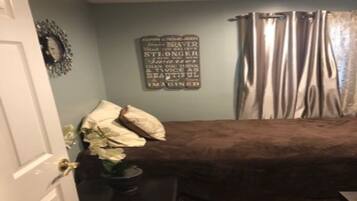 1 bedroom, internet, bed sheets