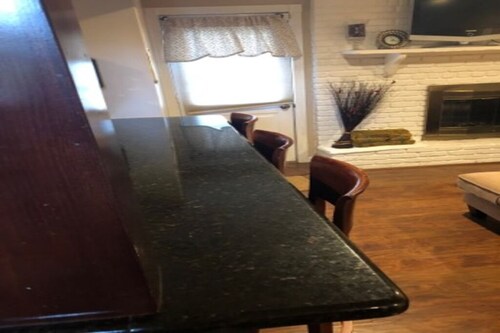 Beautiful Landscaped, Great location- Cozy 1 Bedroom Apartment 