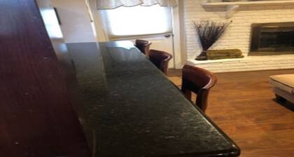 Beautiful Landscaped, Great location- Cozy 1 Bedroom Apartment