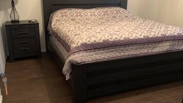 3 عدّة غرف نوم ومكواة/لوح كي وواي فاي وملاءات أسرّة