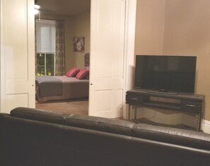 Business Apartment | Living area - Spacious Apartment in downtown Richmond (Richmond)