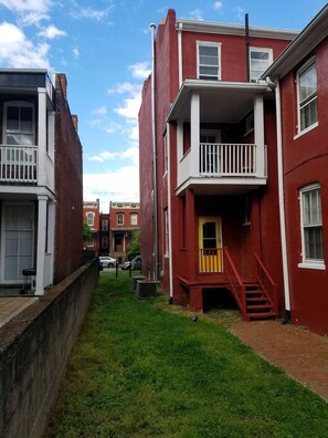 Terrace/patio - Spacious Apartment in downtown Richmond (Richmond)