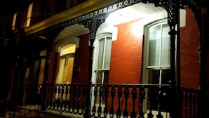 Front of property - Spacious Apartment in downtown Richmond (Richmond)