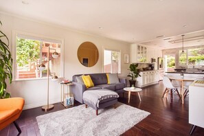 Smart-tv, boeken, een muziekbibliotheek en een filmbibliotheek