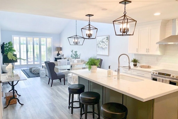 Brand New High-End Kitchen, Huge Island, Open Concept Floor Plan