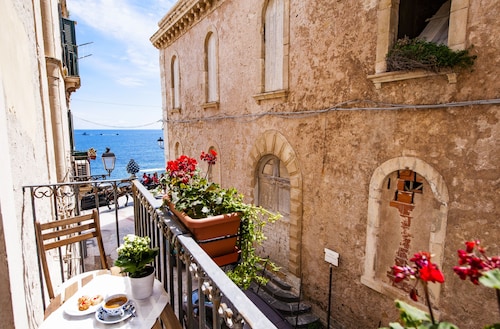 Maxi Loft avec balcon et vue sur la mer - Plage en contrebas de la maison - WiFi