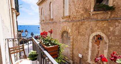Maxi Loft with Sea View Balconies - Beach below the house - WiFi