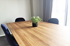 City Apartment, Ocean View | In-room dining - Harbour View 2 Bedroom Apartment (Auckland)