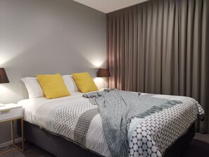 Apartamento City, vistas al mar | 2 dormitorios, ropa de cama de alta calidad, decoración individual