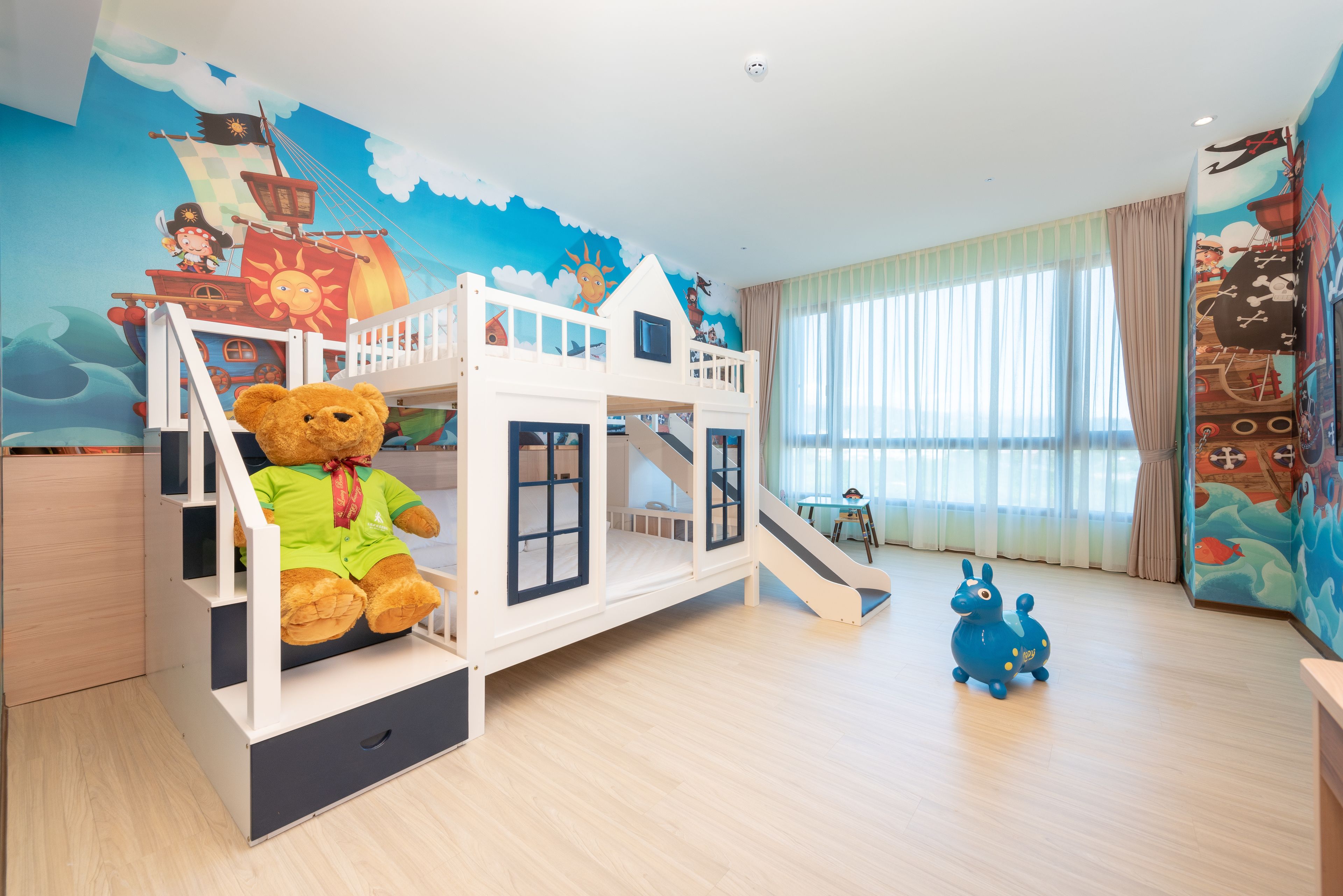 family room | children’s theme room