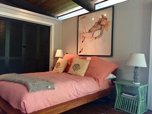 3 bedrooms, desk, free WiFi, bed sheets - Heart of Woodstock — Unique Arts-and-Crafts Home: Outdoor Room and Heated Pool! (Woodstock)