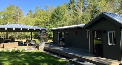 Woodstockin sydäme - Ainutlaatuinen käsityötaiteiden koti: Ulkohuone ja lämmitetty uima-allas!