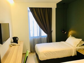 デラックス ツインルーム | 高級寝具、テンピュール、セーフティボックス (室内)、デスク