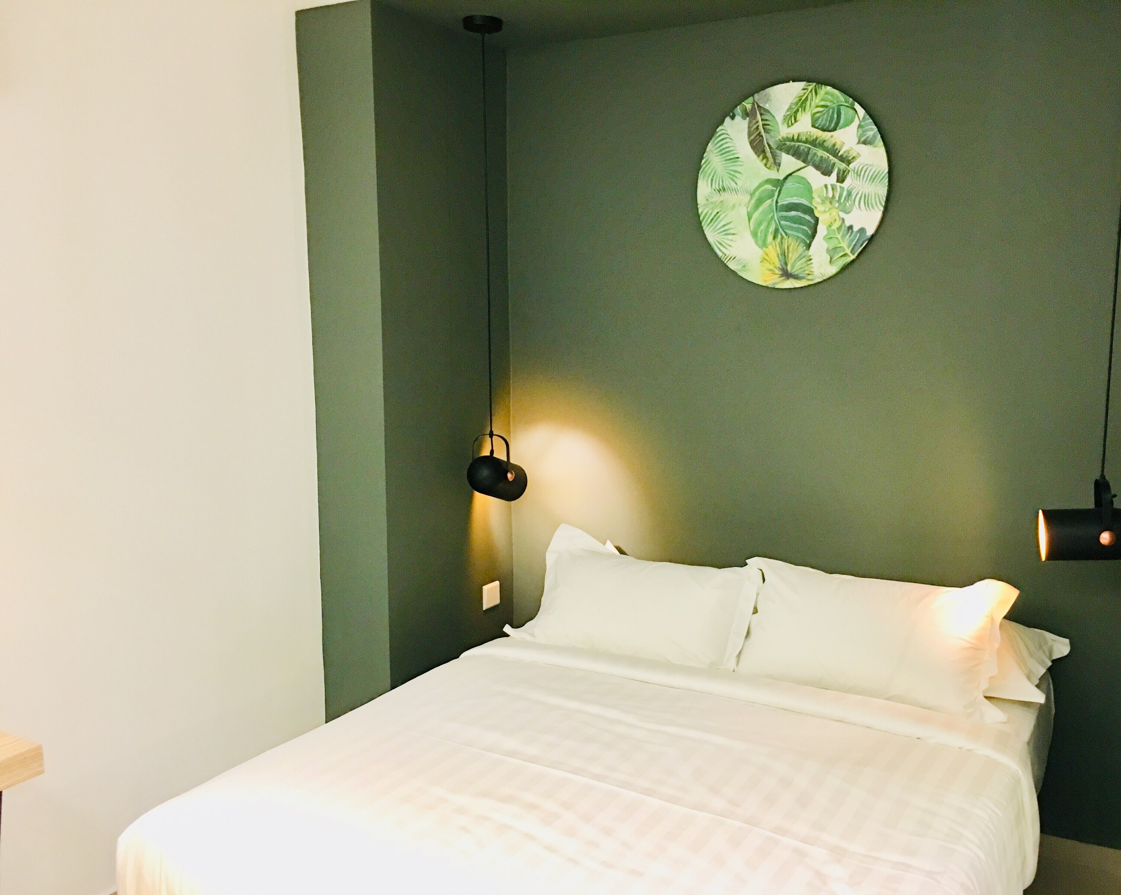 deluxe queen room  | premium bedding, tempur-pedic beds, in-room safe, desk