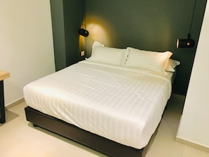 Premium bedding, Tempur-Pedic beds, in-room safe, desk - Enclave Business Hotel (Putrajaya)