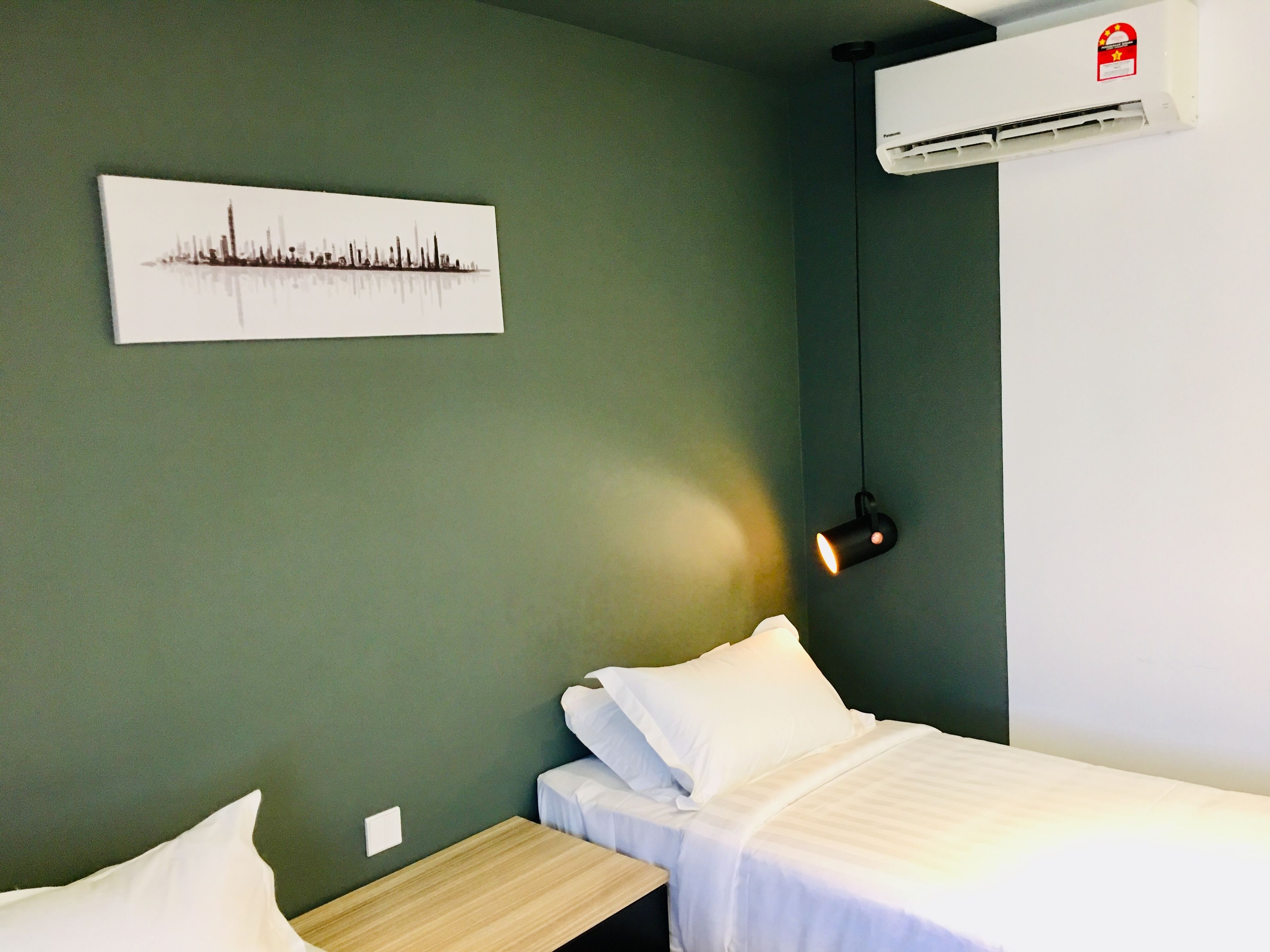 deluxe twin room | premium bedding, tempur-pedic beds, in-room safe, desk