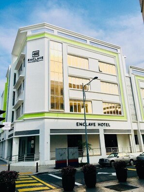 صورة غير مصنفة، 3 من 67، زرّ