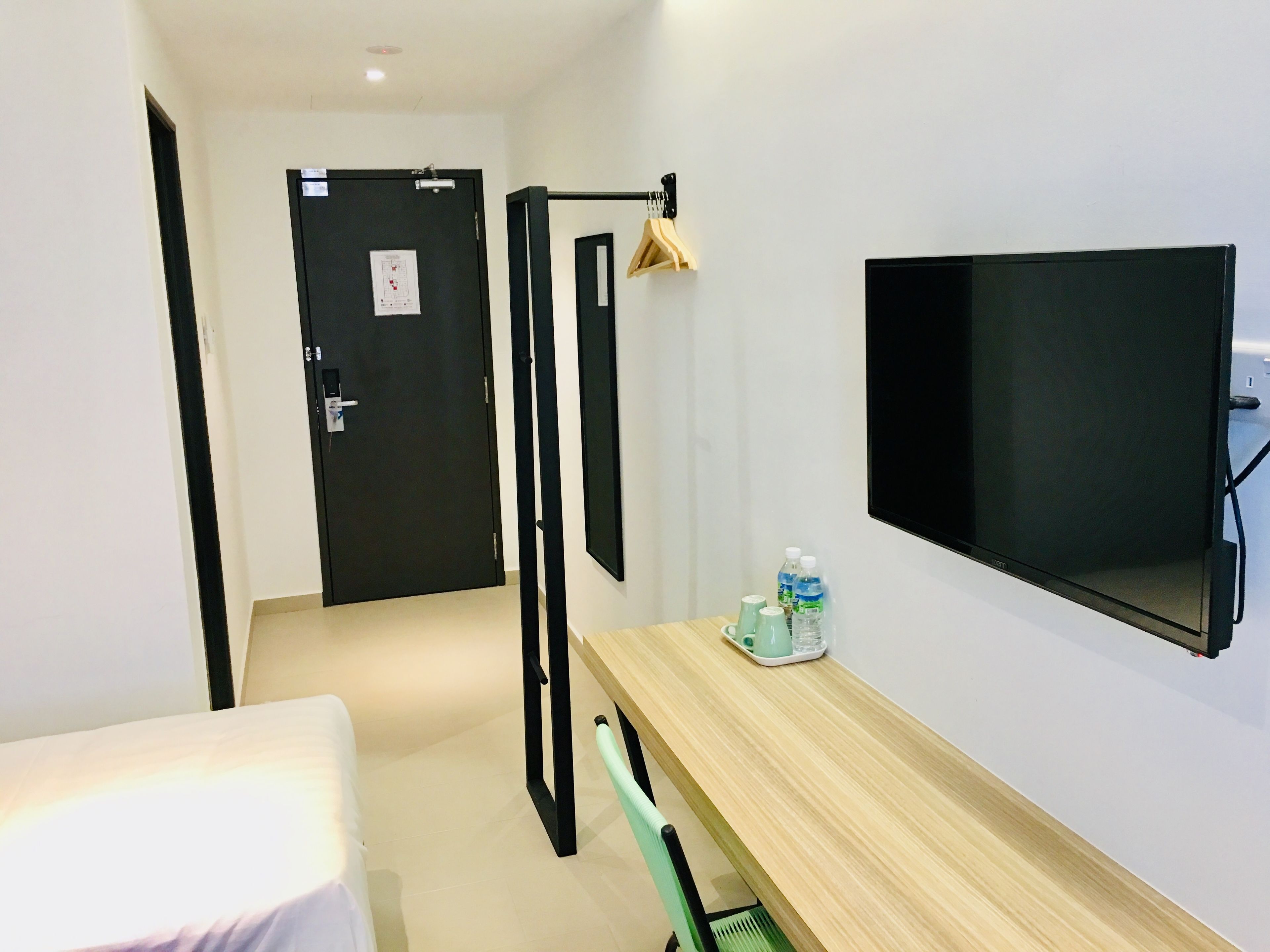 premium bedding, tempur-pedic beds, in-room safe, desk