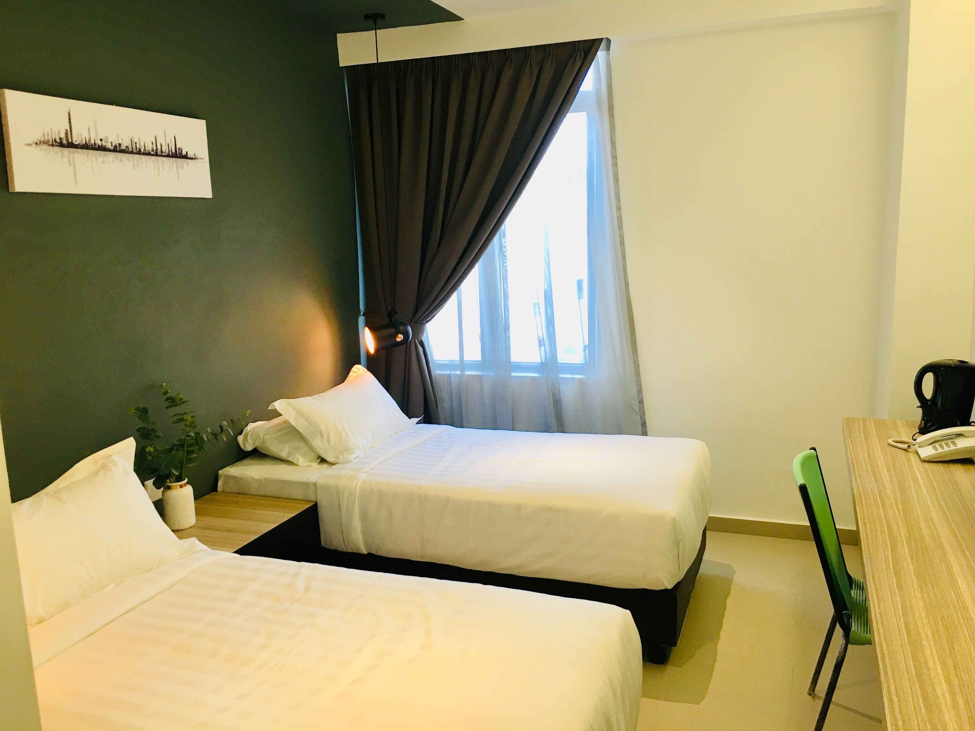 deluxe twin room | premium bedding, tempur-pedic beds, in-room safe, desk