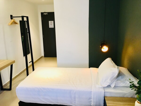 Deluxe-Zweibettzimmer | Hochwertige Bettwaren, Tempur-Pedic-Betten, Zimmersafe, Schreibtisch