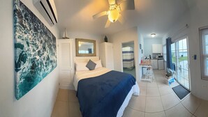 Room -  Romantic - Pool & Ocean View, WiFi, Kayaks, parking  (Hamilton)
