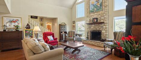 House, 3 Bedrooms | Living area | TV, fireplace, offices