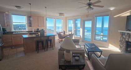Kattohuoneisto Pacific Winds: Oceanfront Paradise