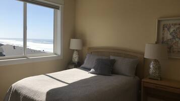 2 bedrooms, desk, free WiFi, bed sheets