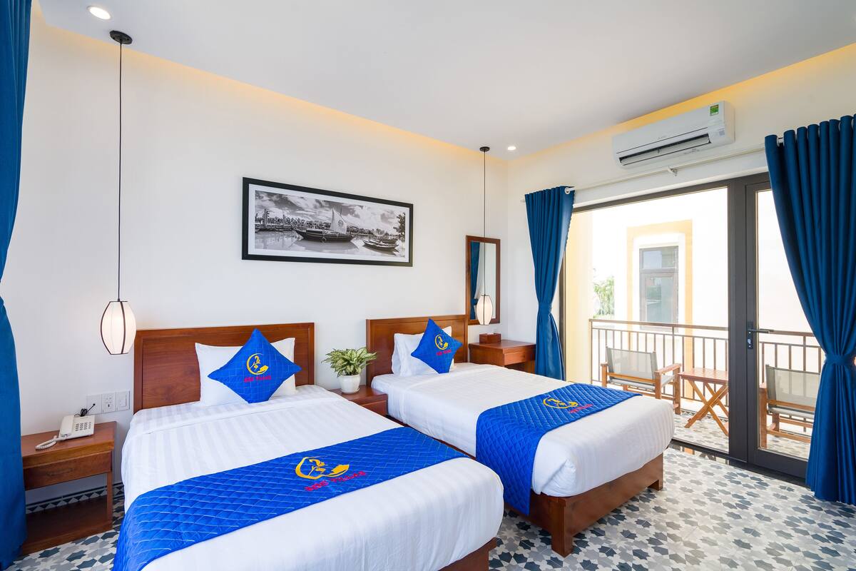 Premium bedding, down duvets, minibar, in-room safe