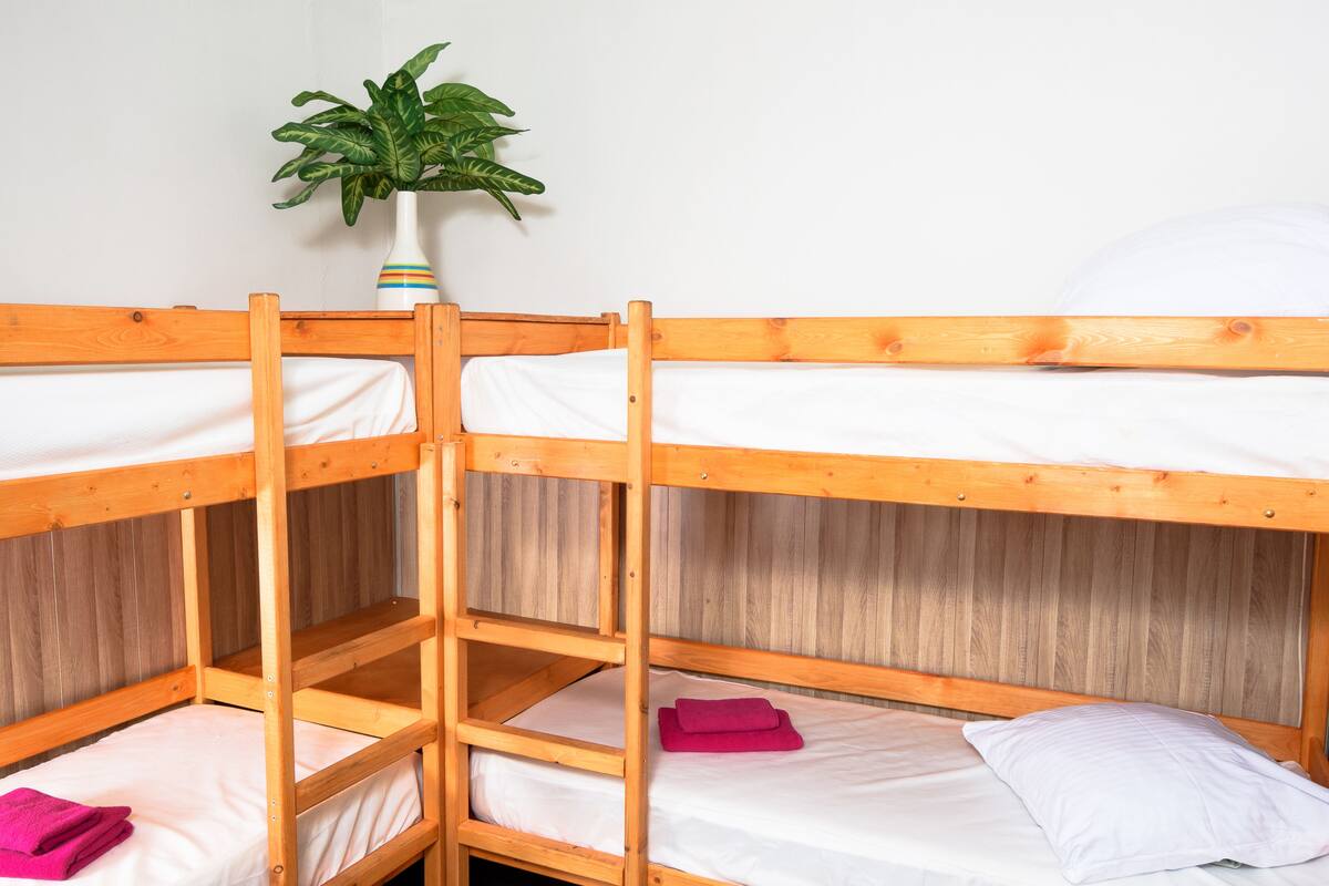 Kamar Ekonomi, Beberapa Tempat Tidur (Bed in 4-Bed Dormitory) | Area keluarga | Televisi layar datar 32-inci dengan saluran TV digital