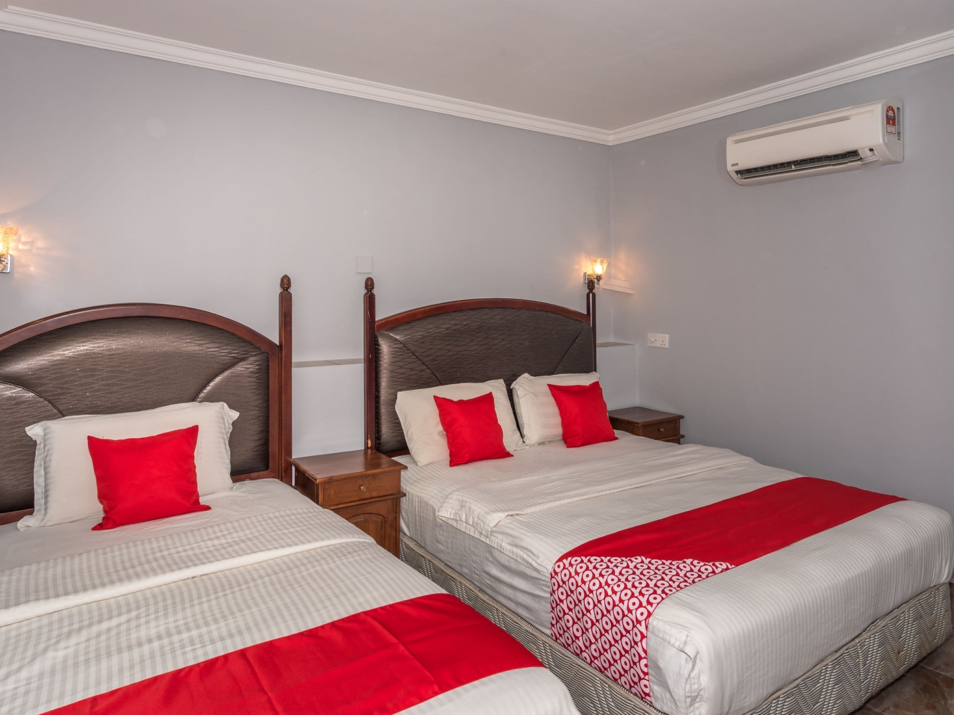 superior suite, multiple beds | desk, free wifi