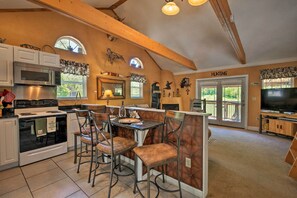Coffee/tea maker, mixer, cookware/dishes/utensils - Cozy Cabin on Tenn River - 10 Mi to Chattanooga! (Chattanooga)