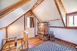 Interior - 'The Rockhouse Cottage' with Deck on Tulsa Farm! (Tulsa)