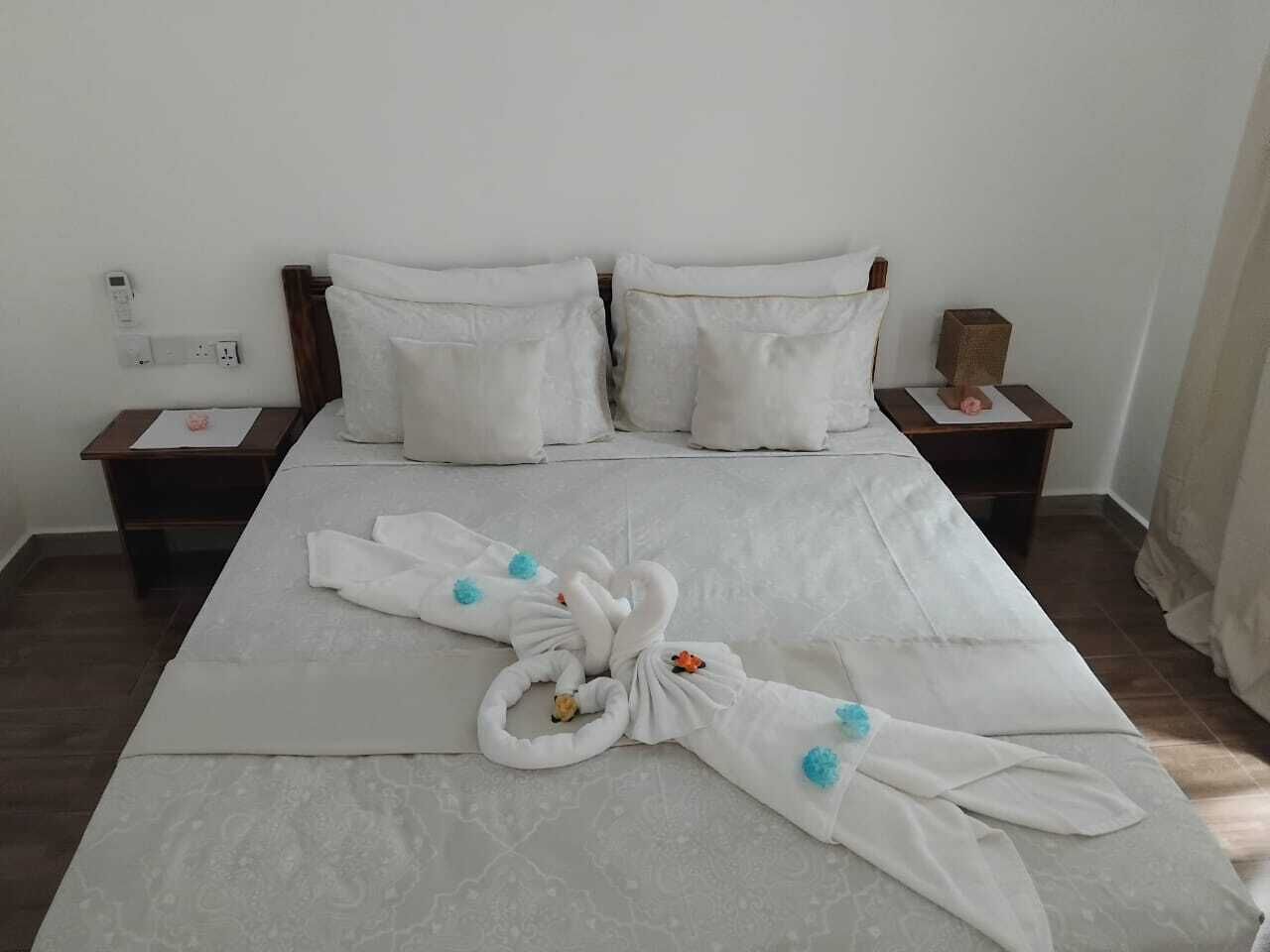 2 bedrooms, iron/ironing board, internet, bed sheets