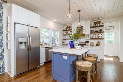 Charming Historic District Cottage Near Downtown