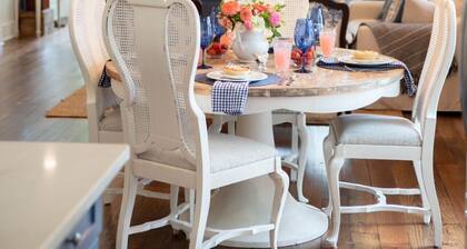 Charming Historic District Cottage Near Downtown