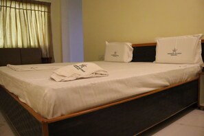 In-room safe, laptop workspace, rollaway beds, free WiFi