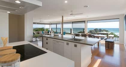 Anchor Beachfront Retreat - Moderne, Animaux admis, Sur la plage, Vues sur l'eau, Cheminée, WiFi
