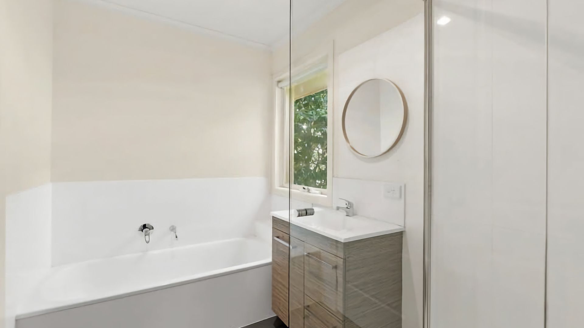 Nafplio Main Bathroom