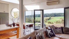 Smart TV, fireplace, DVD player, stereo - Nafplio | Red Hill Vineyard with Stunning Views (Red Hill)