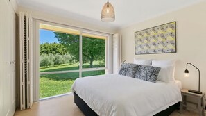 3 bedrooms, iron/ironing board, travel cot, free WiFi - Nafplio | Red Hill Vineyard with Stunning Views (Red Hill)