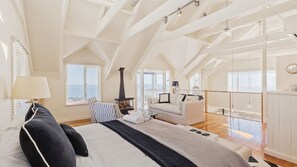 4 chambres, bureau, fer et planche à repasser, lit parapluie