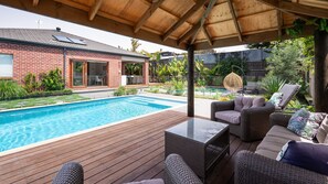 Een verwarmd zwembad