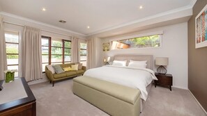 4 bedrooms, desk, iron/ironing board, travel crib