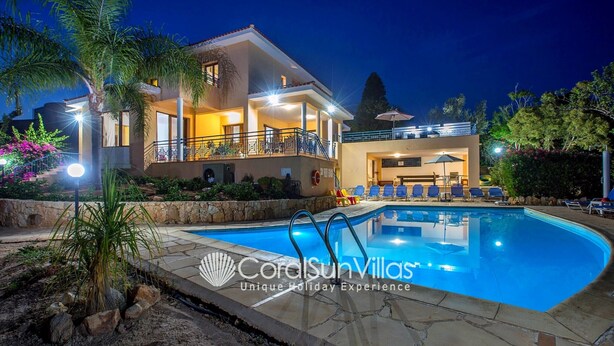 A heated pool - Exceptional Large Villa, FREE HEATED Pool 1 NOV - 15 JAN, Privacy,Prime Location (Peyia)