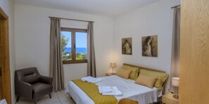 5 bedrooms, iron/ironing board, WiFi, bed sheets