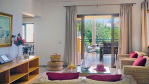TV, books - Exceptional Large Villa, FREE HEATED Pool 1 NOV - 15 JAN, Privacy,Prime Location (Peyia)