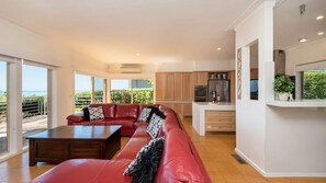 Smart TV, chimenea, videojuegos, reproductor de DVD