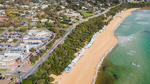 Beach - Vue de la Mer | Luxe Retreat, Tennis, Pool & Views (Mount Martha)